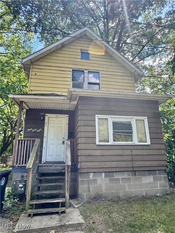 348 Jewell Dr, Akron, OH 44311 - view of front of home