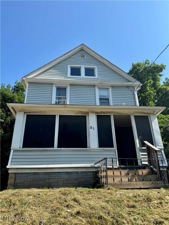 31 E Emerling Ave, Akron, OH 44301 - view of front of property with a sunroom