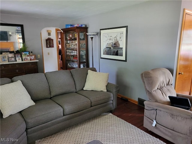 4626 7th St SW, Canton, OH 44708 - living area featuring arched walkways and wood finished floors