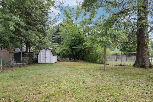 3139 Prior Dr, Cuyahoga Falls, OH 44223 - view of yard featuring a storage unit