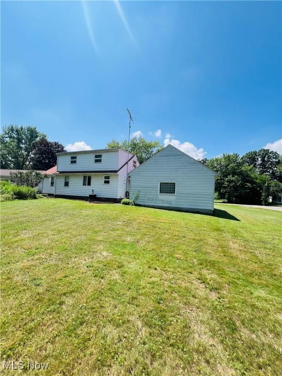 3174 Lynwood Dr NW, Warren, OH 44485 - back of house with a yard