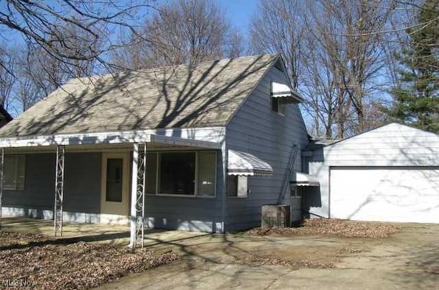 5000 Dimson Dr N, Columbus, OH 43213 - view of front of house with a garage
