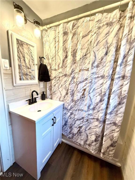 1257 Elmhurst Dr, Weirton, WV 26062 - bathroom featuring vanity, wood finished floors, and a shower with curtain