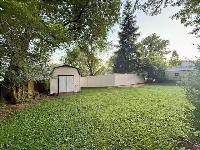 1257 Elmhurst Dr, Weirton, WV 26062 - fenced backyard with a shed