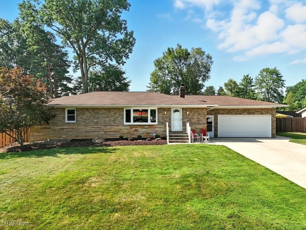 18561 Meadow Ln, Strongsville, OH 44136 - photo 1
