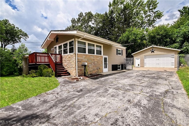 819 Carnegie Ave, Akron, OH 44314 - photo 2