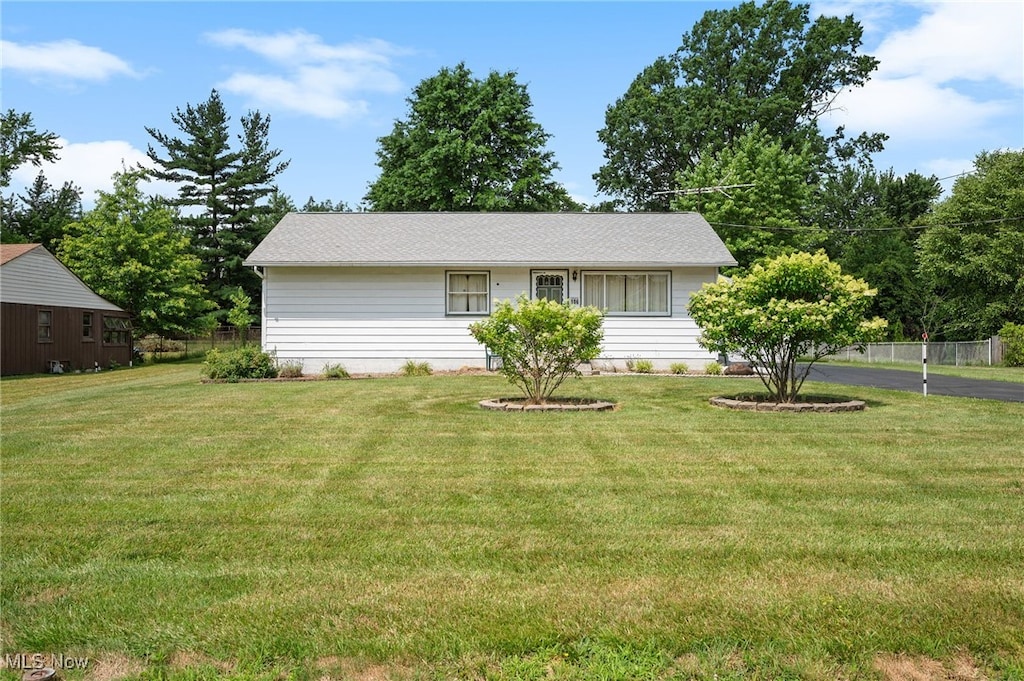 106 Briarleigh Dr, Brunswick, OH 44212 - photo 1