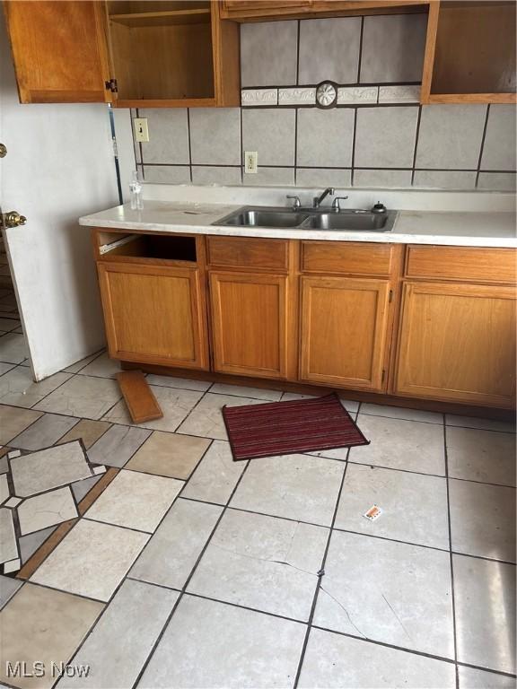 737 E 165th St, Cleveland, OH 44110 - photo 4
