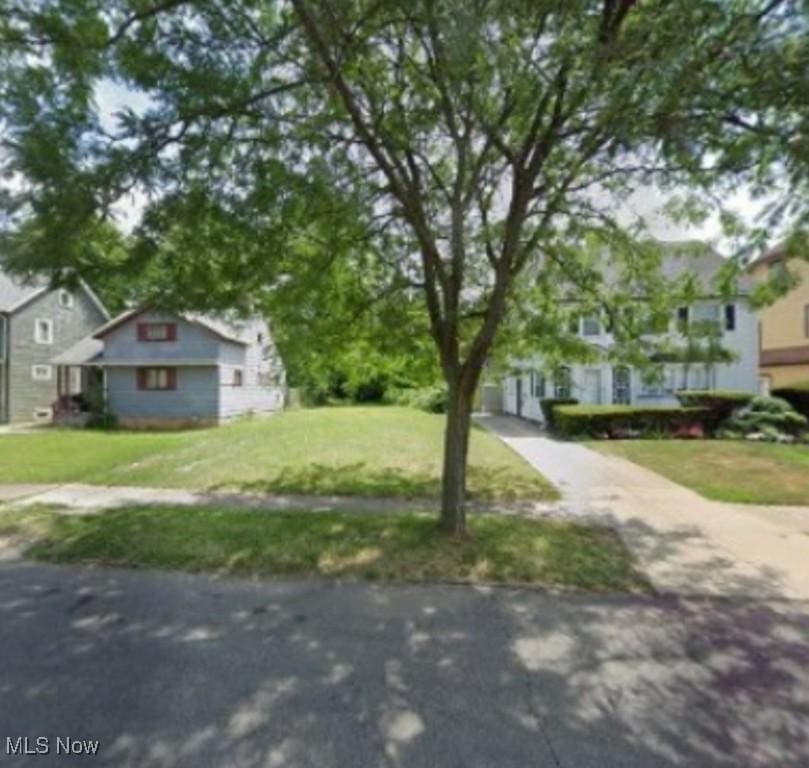 907 Nela View Rd, Cleveland Heights, OH 44112 - photo 1