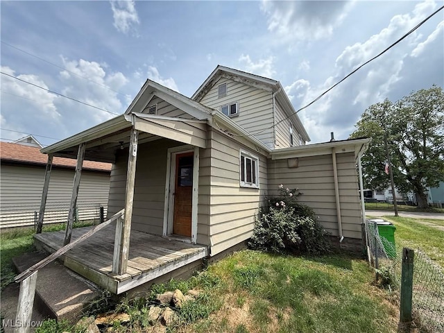 213 E 11th St, Uhrichsville, OH 44683 - photo 6