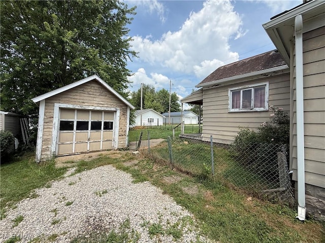 213 E 11th St, Uhrichsville, OH 44683 - photo 4
