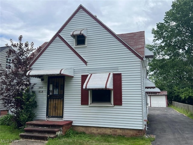 3865 Lee Heights Blvd, Cleveland, OH 44128 - photo 5
