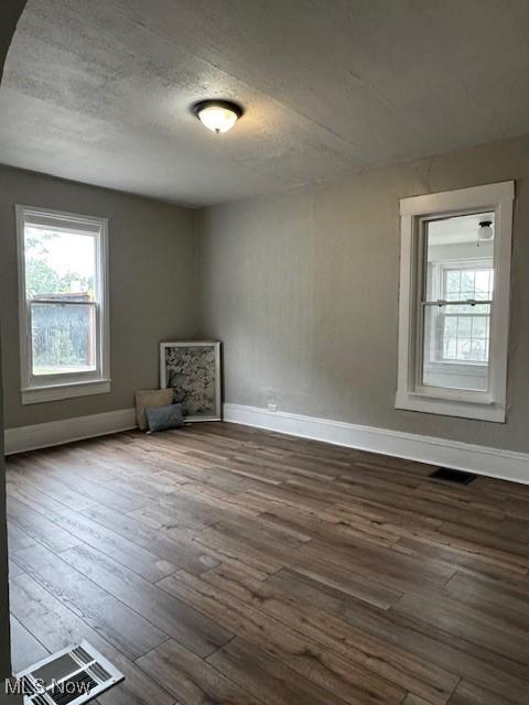 90 Nickel St, Akron, OH 44303 - photo 2