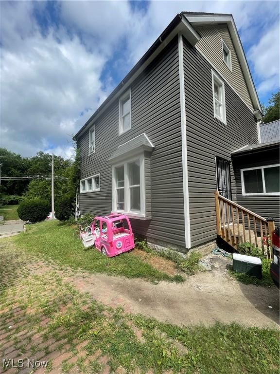 949 Raymond St, Akron, OH 44307 - photo 2