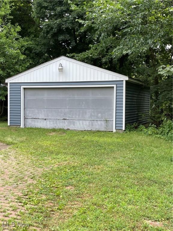 949 Raymond St, Akron, OH 44307 - photo 5
