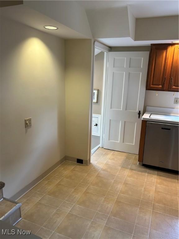 9012 W Moreland Rd, Parma, OH 44129 - photo 29