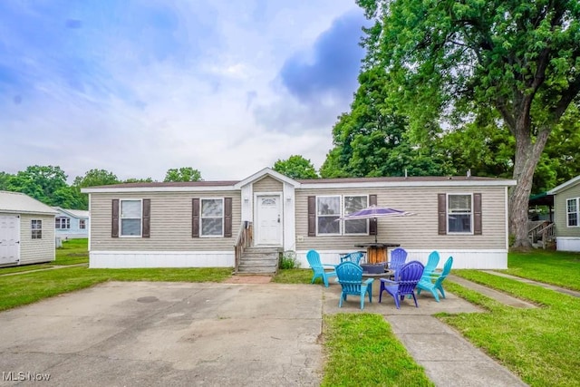 221 Sea Gull Ln, New Philadelphia, OH 44663 - photo 1