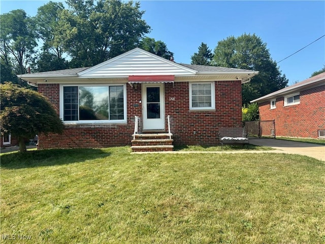 13637 Silver Rd, Garfield Heights, OH 44125 - photo 1