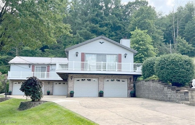 411 E Mohawk Dr, Malvern, OH 44644 - photo 1