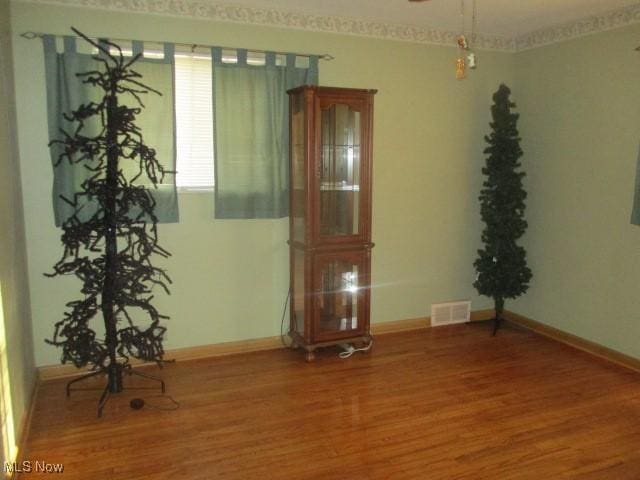 5010 E 110 Th St, Garfield Heights, OH 44125 - photo 4
