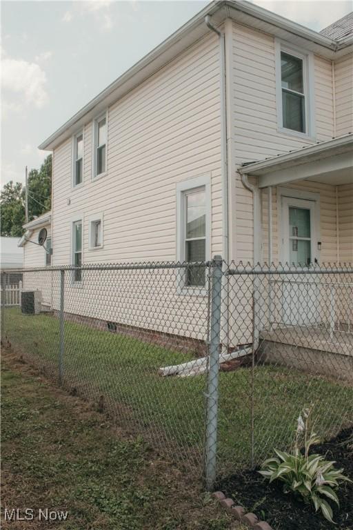 142 N 5th St, Mcconnelsville, OH 43756 - photo 4