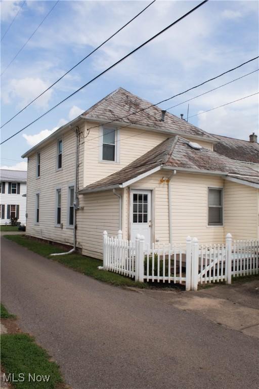 142 N 5th St, Mcconnelsville, OH 43756 - photo 5
