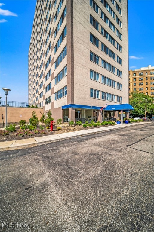 12520 Edgewater Dr Unit 210, Lakewood, OH 44107 - photo 4