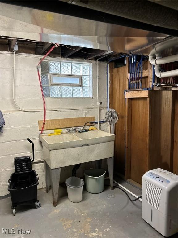 11406 Bellaire Rd, Cleveland, OH 44111 - photo 21