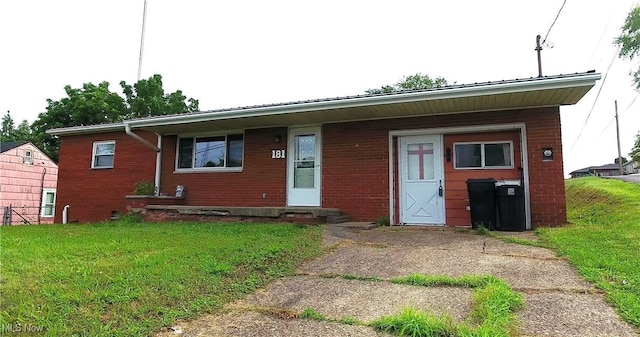 181 Red Peak Cir, Parkersburg, WV 26101 - photo 1