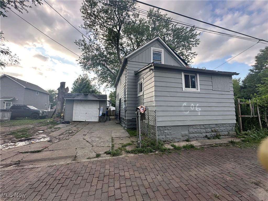 7507 Elton Ave, Cleveland, OH 44102 - photo 4