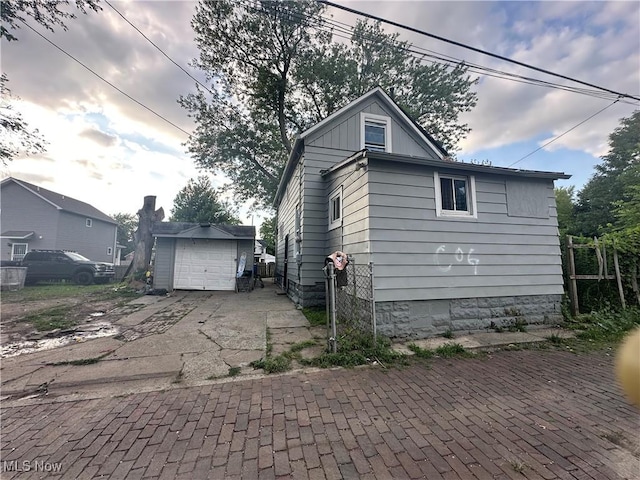 7507 Elton Ave, Cleveland, OH 44102 - photo 4