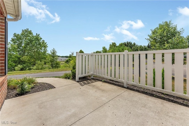 217 Woodbury Glen St, Hartville, OH 44632 - photo 24