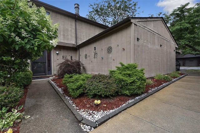 7332 Creekwood Dr, North Royalton, OH 44133 - photo 2