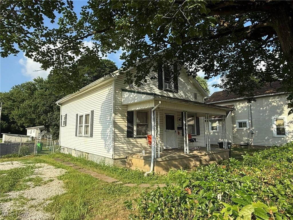 921 Trenton Ave, Uhrichsville, OH 44683 - photo 2