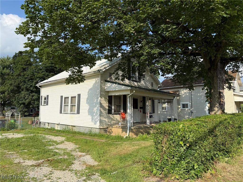 921 Trenton Ave, Uhrichsville, OH 44683 - photo 4