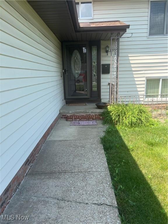 23017 Mccann St, Warrensville Heights, OH 44128 - photo 2