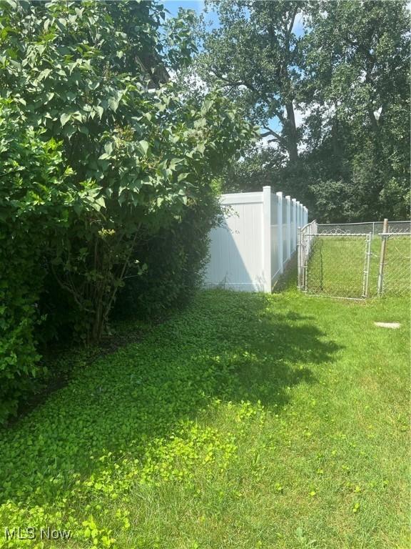 23017 Mccann St, Warrensville Heights, OH 44128 - photo 6