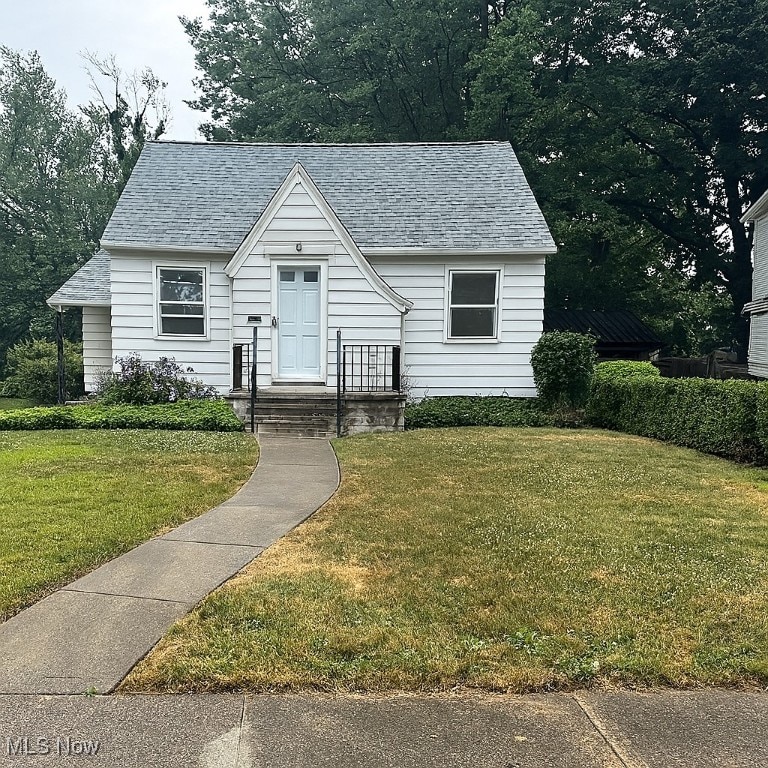 19330 Meredith Ave, Euclid, OH 44119 - photo 1