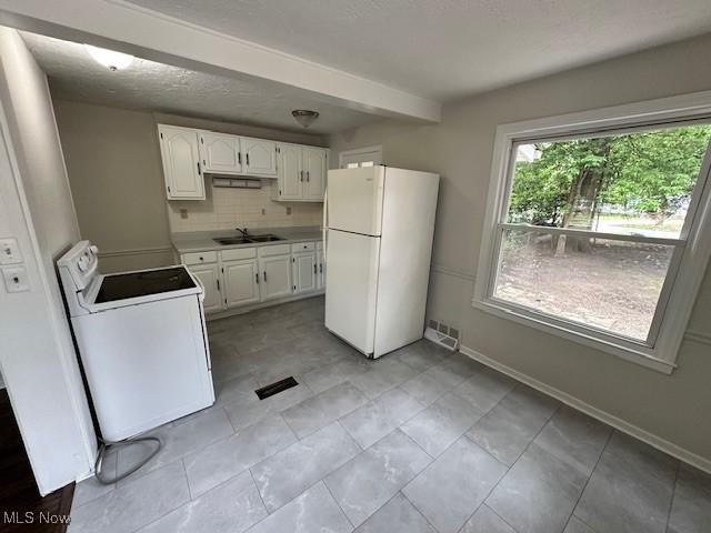 1551 Babbitt Rd, Euclid, OH 44132 - photo 2
