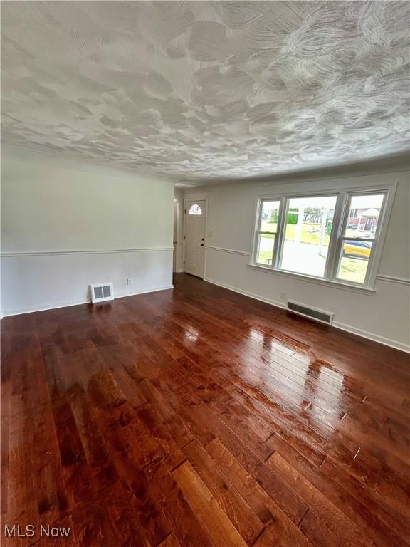 570 Idora Ln, Struthers, OH 44471 - photo 2