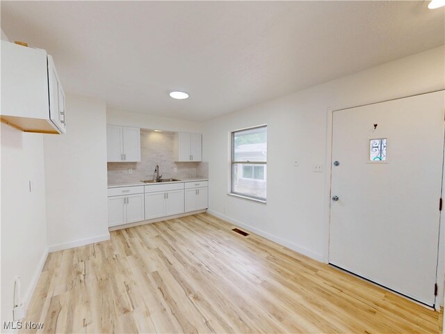 17721 Rookwood Rd, Cleveland, OH 44112 - photo 3