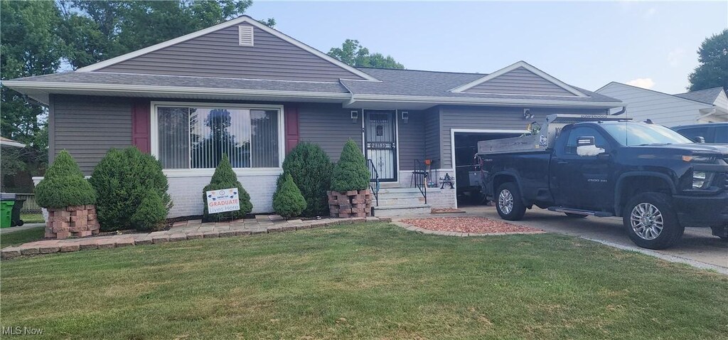 23685 Hillcroft Dr, Warrensville Heights, OH 44128 - photo 1