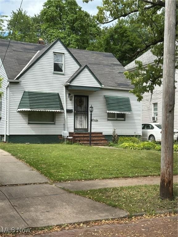 15609 Cloverside Ave, Cleveland, OH 44128 - photo 1