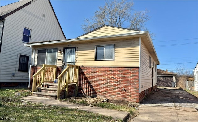 16709 Palda Dr, Cleveland, OH 44128 - photo 2