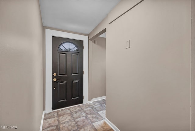 5587 Chagrin Dr, Mentor On The Lake, OH 44060 - photo 2