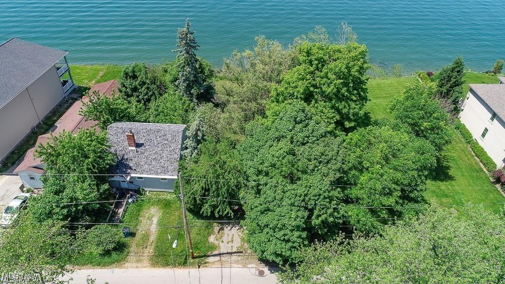 38435 N Beachview Rd, Willoughby, OH 44094 - photo 1