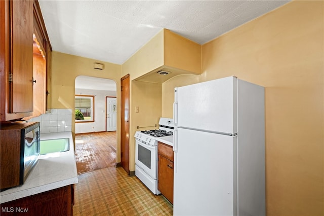 10306 Jasper Rd, Cleveland, OH 44111 - photo 9