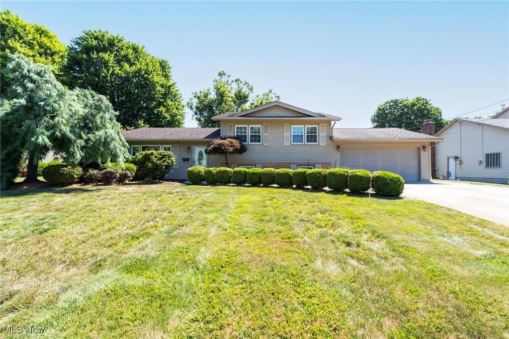 4031 Shelbourne Dr, Youngstown, OH 44511 - photo 1
