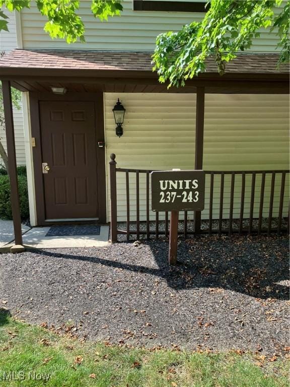 237 Greenbriar Ct, Euclid, OH 44143 - photo 2