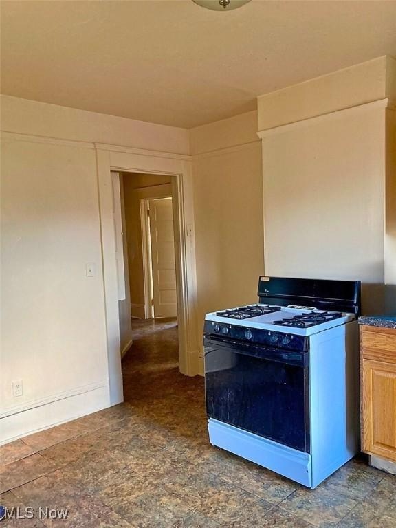 554 Eddy Rd, Cleveland, OH 44108 - photo 29